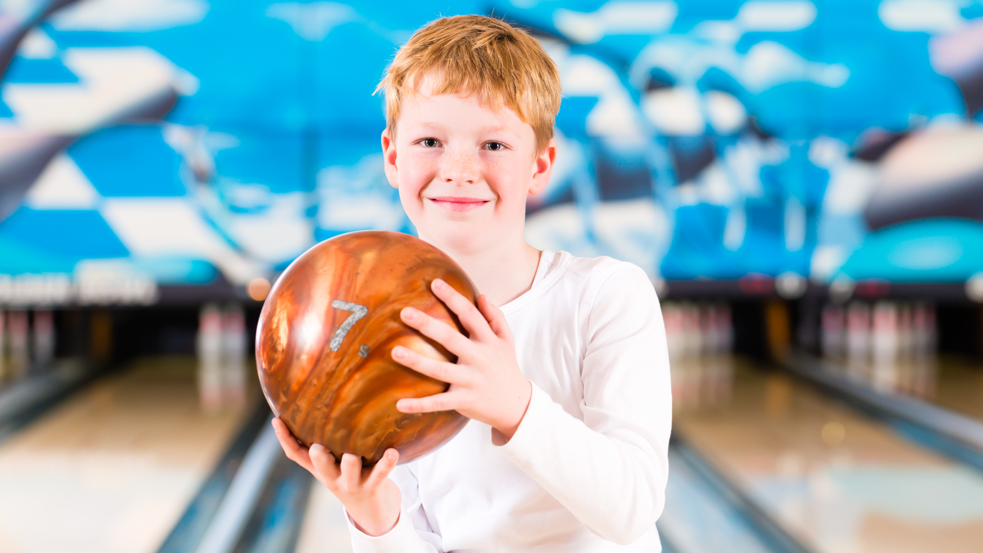 Aller au bowling avec un enfant : c'est possible ! - Youthmedia