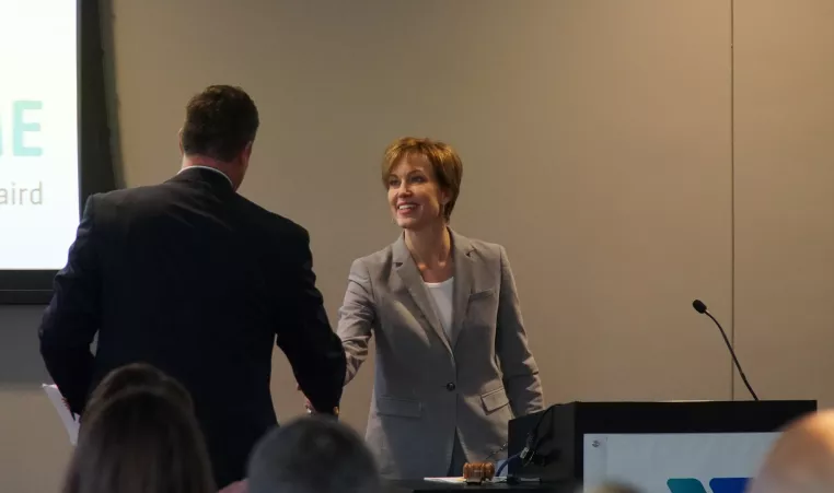 Lincoln Mayor Leirion Gaylor Baird (right) shakes the hand of YMCA of Lincoln Board Chair Curt Hartter following her remarks at the YMCA Annual Meeting on Feb. 11, 2020.